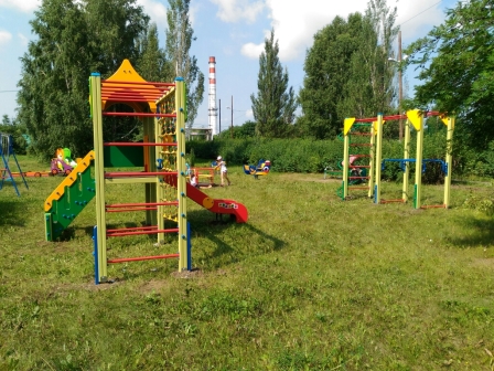 Детские площадки в деревне Осиновке и на поселке Металлплощадка