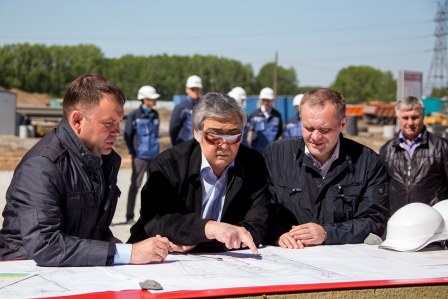 Аман Тулеев осмотрел стройплощадку крупнейшего в Сибири транспортно-логистического комплекса