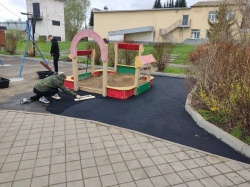 В Щегловском меняем покрытие в парке